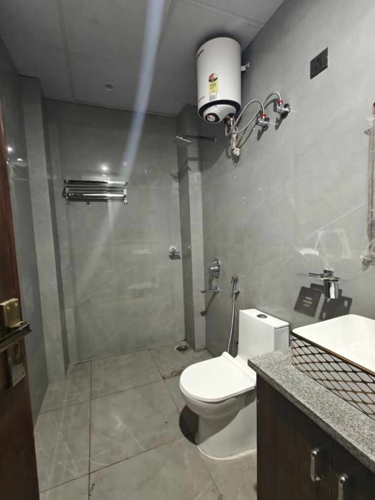 Bathroom, tanvi-villa 2 Bedroom 104 Sq.Yd. Builder Floor In Sector 45 Gurgaon 9853736