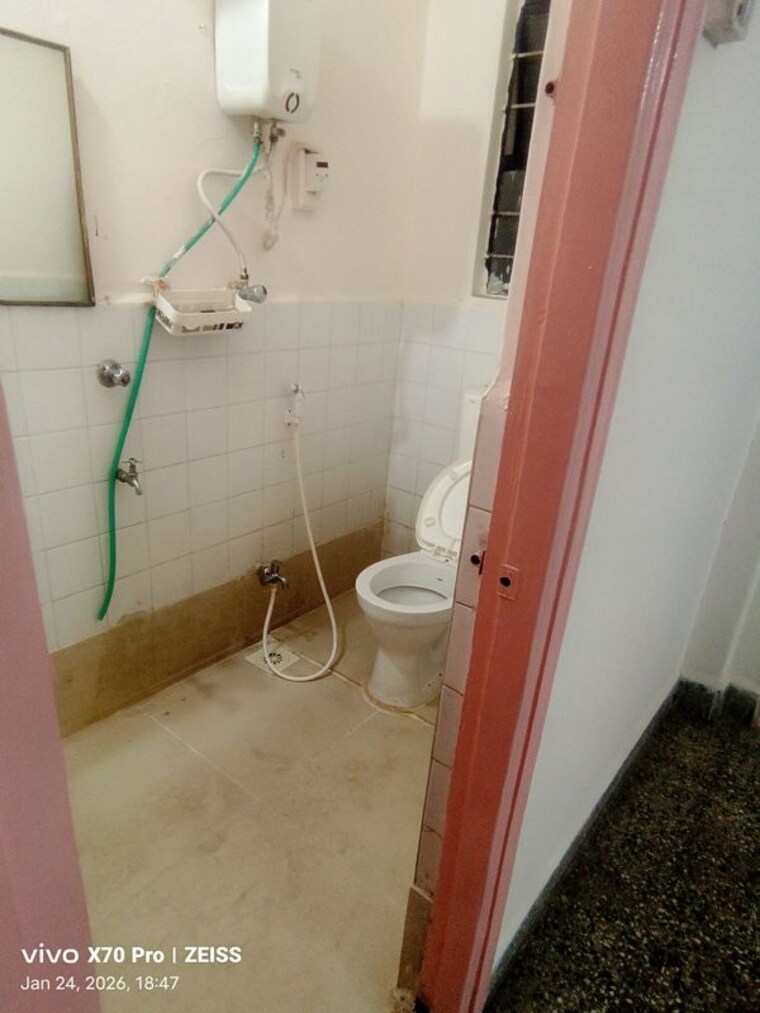 Bathroom, bhosale nagar 2 Bedroom 1000 Sq.Ft. Apartment In Bhosale Nagar Pune 9853741