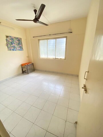 Room in 2 BHK Apartment at New Gokul Plaza CHS, Kandivali East – for Rent