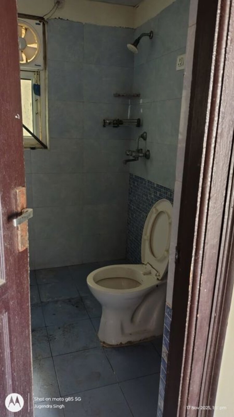 Bathroom, aims-golf-city 2.5 Bedroom 1150 Sq.Ft. Apartment In Sector 75 Noida 9853750