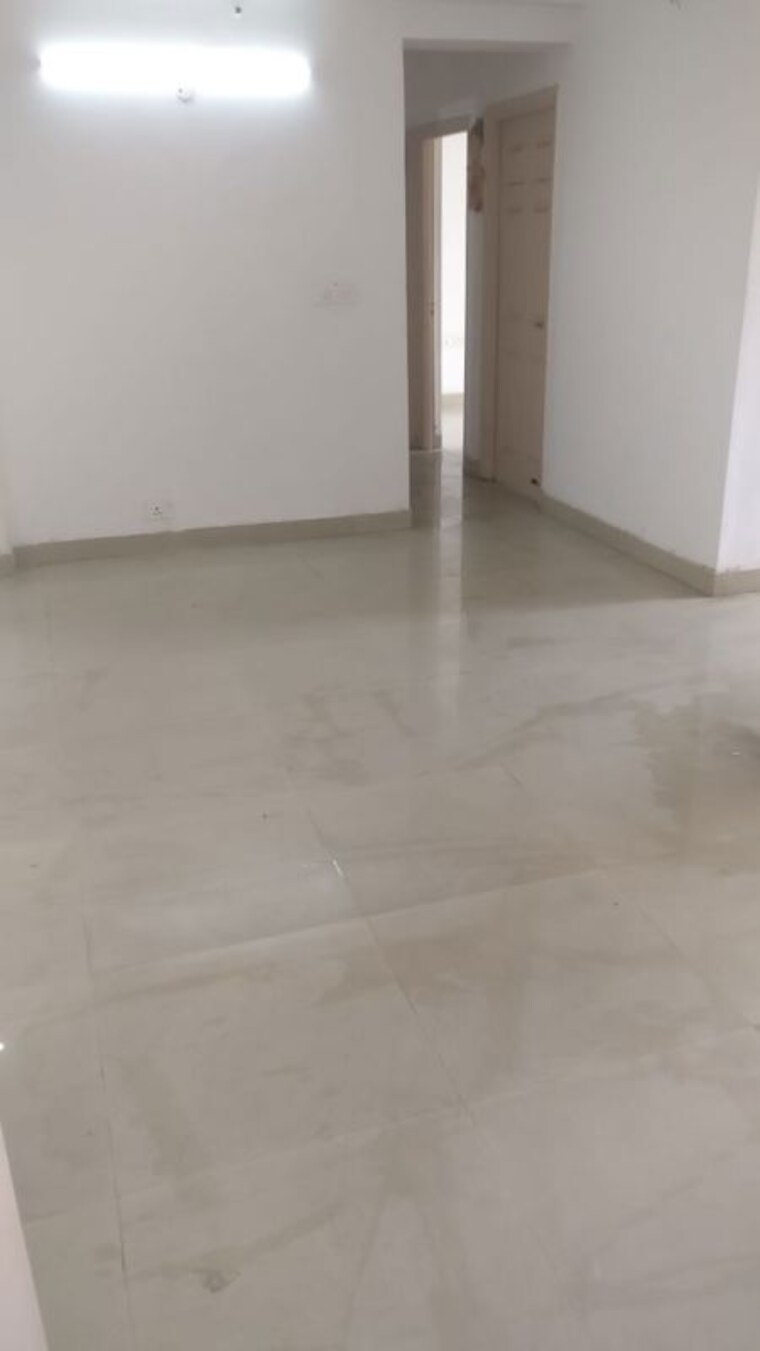 Room, supertech-cape-town 2.5 Bedroom 1150 Sq.Ft. Apartment In Sector 74 Noida 9853762
