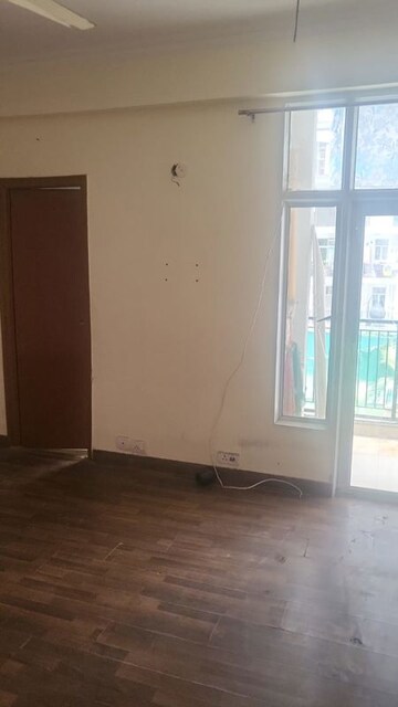 Room in 2.5 BHK Apartment at Supertech Cape Town, Sector 74 – for Rent