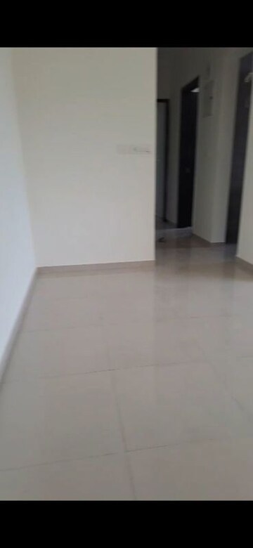 Room in 2 BHK Apartment at Sheth Vasant Lawns, Laxmi Nagar – for Rent