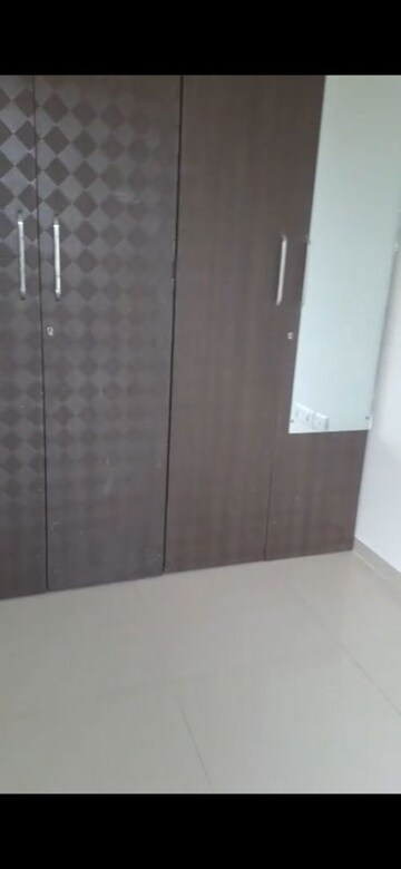 Furnished Amenities in 2 BHK Apartment at Sheth Vasant Lawns, Laxmi Nagar – for Rent