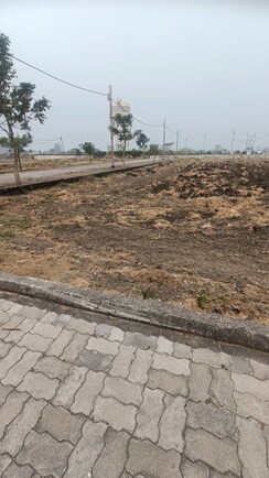 Plot For Sale in Limbodagari