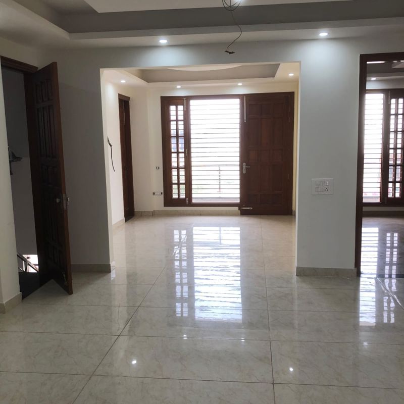 3 BHK 2600 Sq.Ft. Builder Floor in Sushant Lok 3