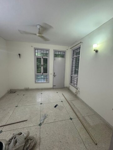 Room in 3 BHK Builder Floor at Unitech South City II, Sector 50 – for Rent