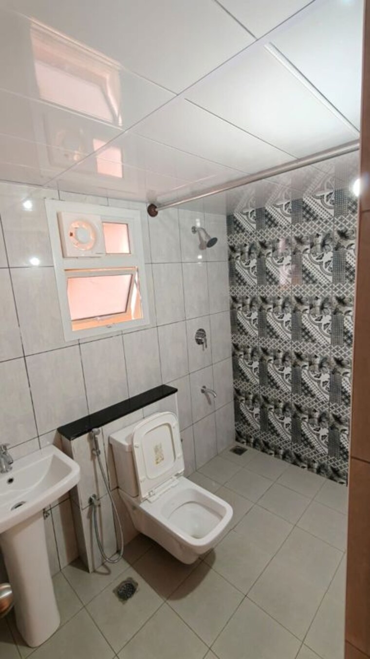 Bathroom, prestige-finsbury-park-hyde 2 Bedroom 971 Sq.Ft. Apartment In Bagaluru Bangalore 9853795