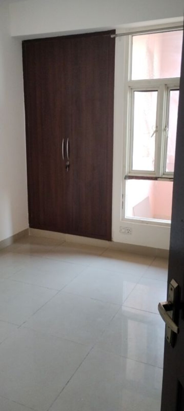 Room, supertech-mart 2 Bedroom 930 Sq.Ft. Apartment In Sector 74 Noida 9853798