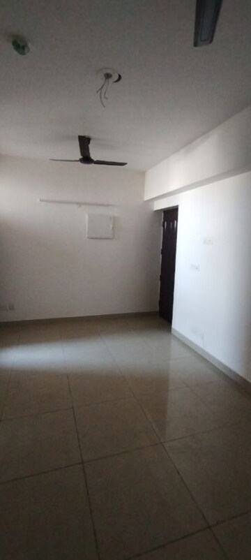 Room in 2 BHK Apartment at Supertech Mart, Sector 74 – for Rent