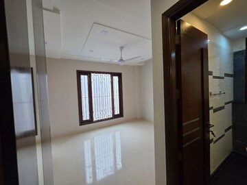 Room in 3 BHK Builder Floor at Defence Colony – for Sale