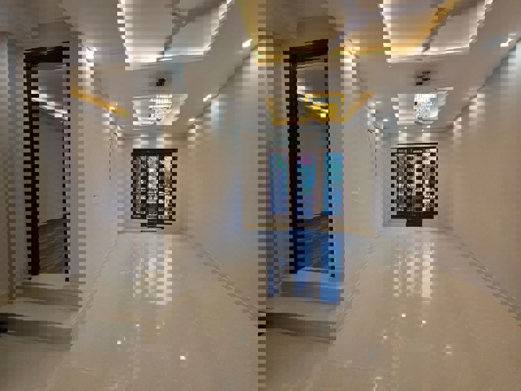 3 BHK + Servant Room Builder Floor For Sale in Defence Colony