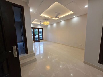 Room in 3 BHK Builder Floor at Defence Colony – for Sale