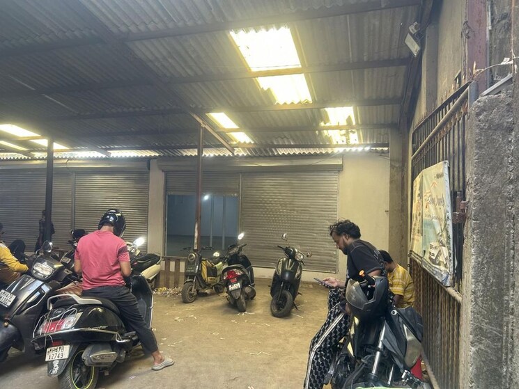  Parking, sai-sainik Commercial Warehouse 2500 Sq.Yd. In Malad East Mumbai 9853828