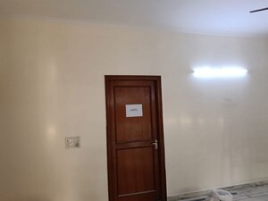 Room in 2.5 BHK Independent House at RWA Apartments Sector 41, Sector 41 – for Rent