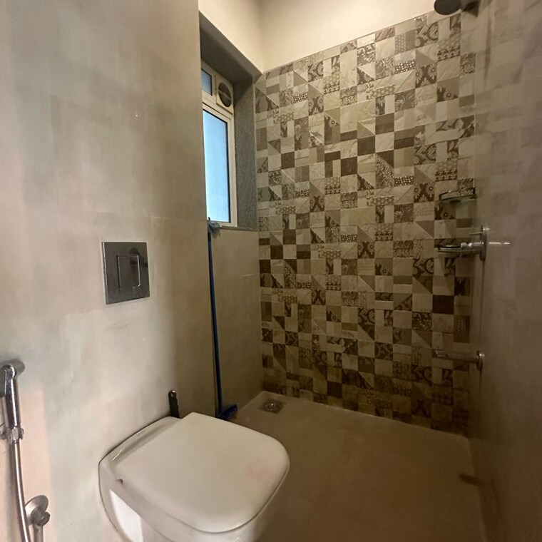 Bathroom, supreme-19 2 Bedroom 638 Sq.Ft. Apartment In Lokhandwala Complex Mumbai 9853845