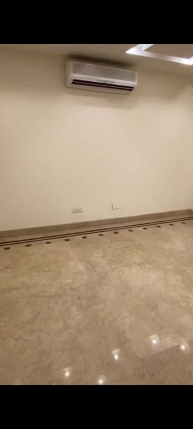 Room, greater kailash ii 4 Bedroom 471 Sq.Yd. Builder Floor In Greater Kailash ii Delhi 9445637