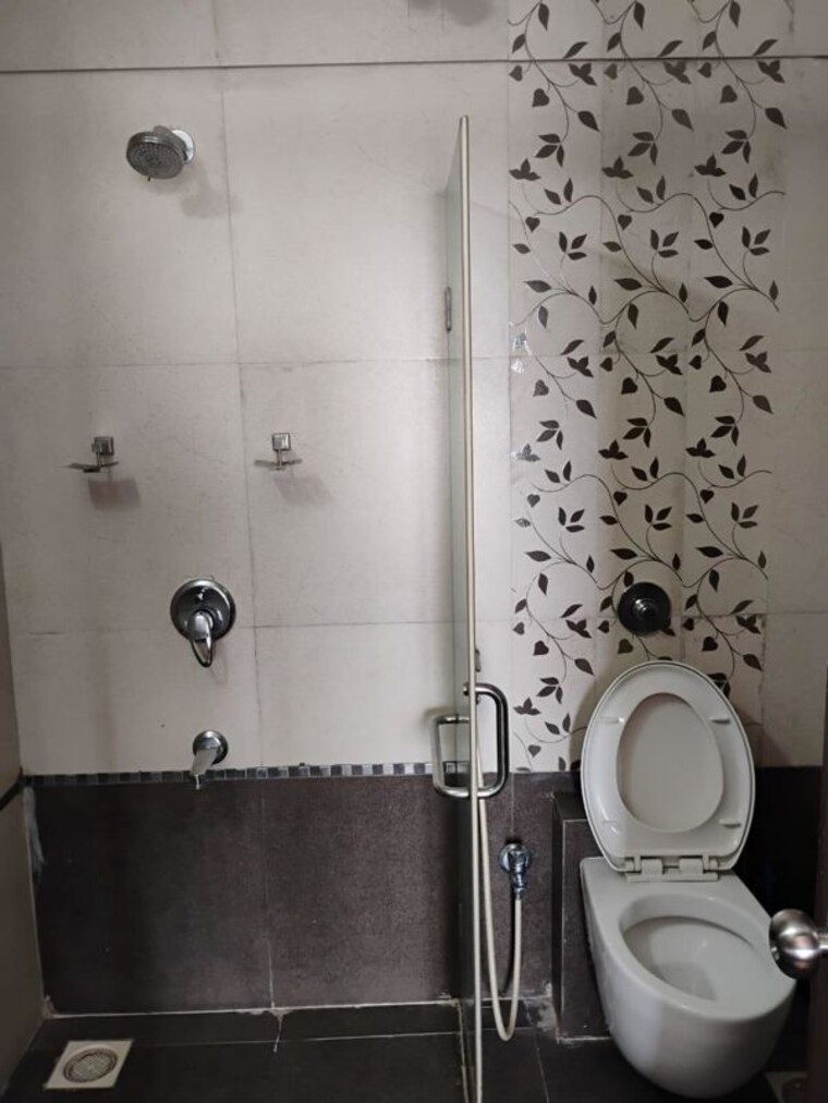 Bathroom, hdil-metropolis-residences 3 Bedroom 1631 Sq.Ft. Apartment In Andheri West Mumbai 9853880