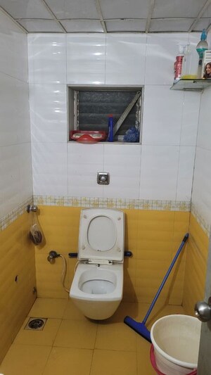 Bathroom in 1 BHK Apartment at Jyoti Complex, Goregaon East – for Rent