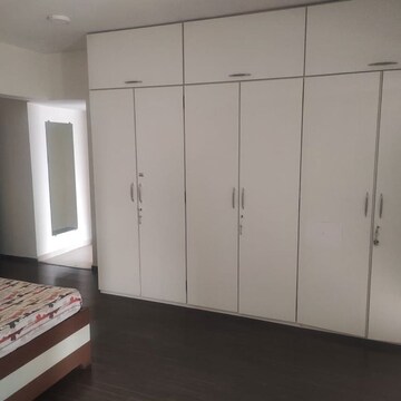 Room in 3 BHK Apartment at Bandra Kurla Complex – for Rent