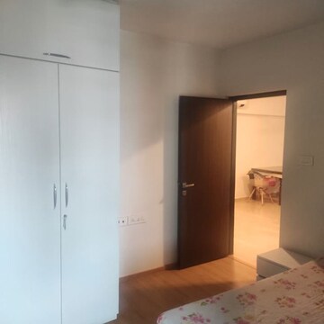 Room in 3 BHK Apartment at Bandra Kurla Complex – for Rent