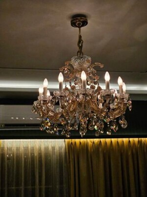 Furnished Amenities in 5 BHK Apartment at Juhu – for Rent