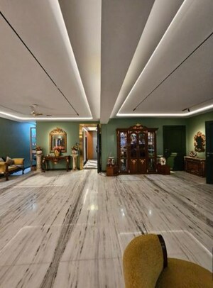 Parking in 5 BHK Apartment at Juhu – for Rent