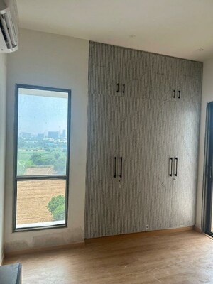 Room in 4 BHK Apartment at Ninex City, Sector 76 – for Rent