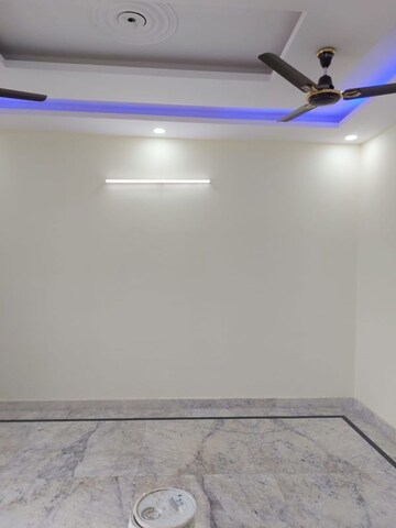 Room in 2 BHK Builder Floor at Green Fields Colony – for Rent