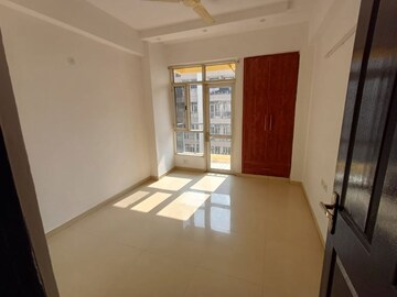 Room in 2 BHK Apartment at Gaur City 2 - 11th Avenue, Sector 16c Greater Noida – for Sale