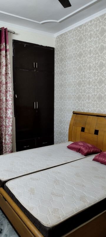 Furnished Amenities in 2 BHK Builder Floor at Green Fields Colony – for Rent