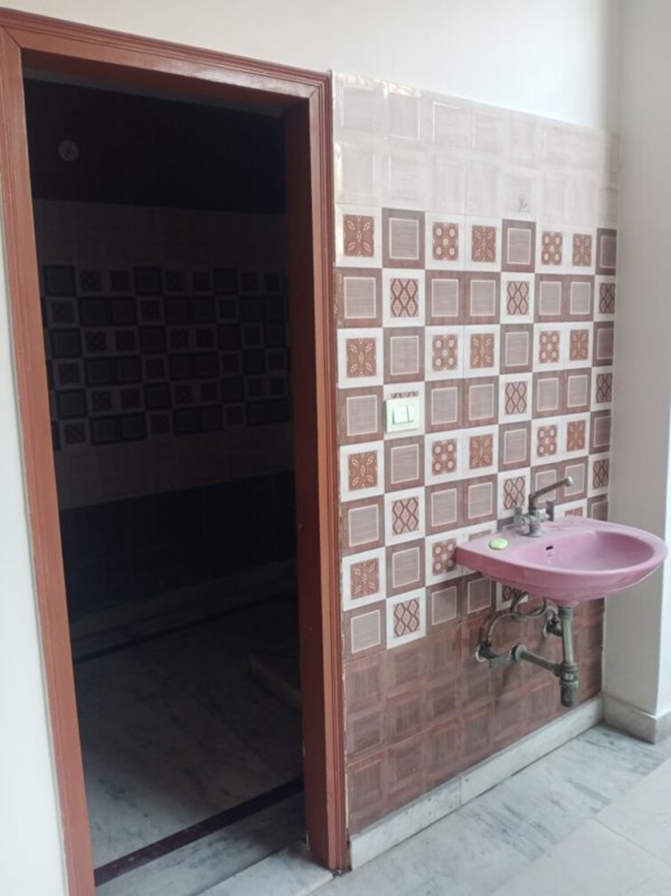 Bathroom, delta i greater noida 2 Bedroom 220 Sq.Ft. Independent House In Delta I Greater Noida Greater Noida 9853938