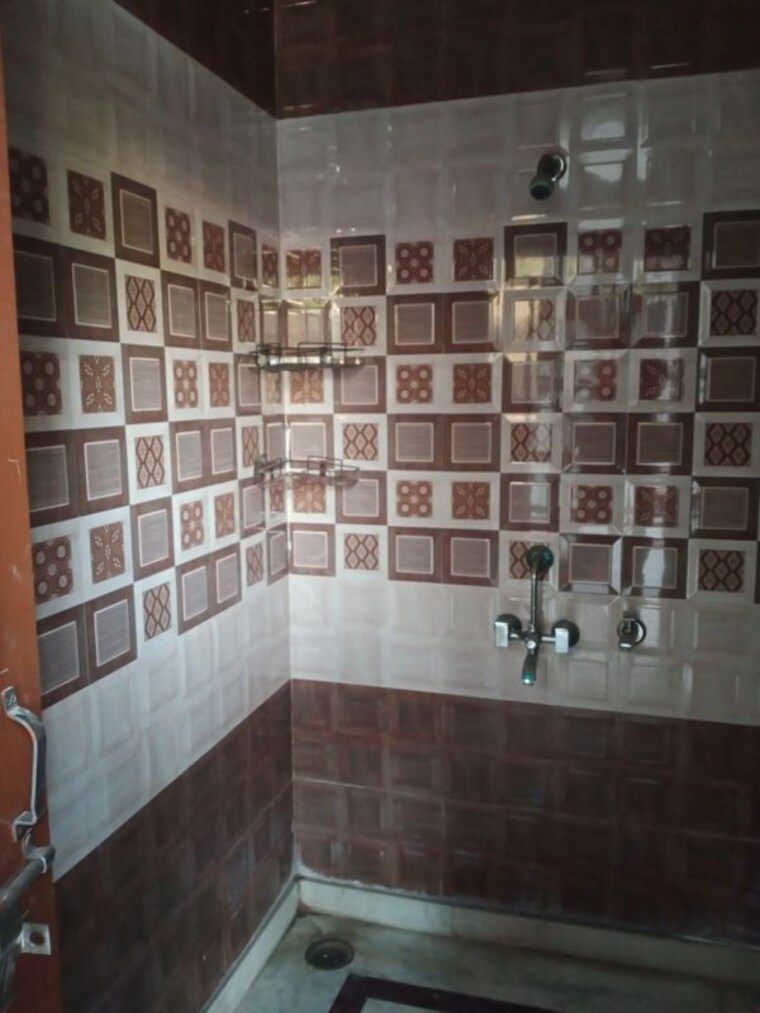 Bathroom, delta i greater noida 2 Bedroom 220 Sq.Ft. Independent House In Delta I Greater Noida Greater Noida 9853938