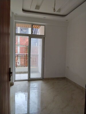 Room in 2 BHK Builder Floor at Sector 73 – for Sale