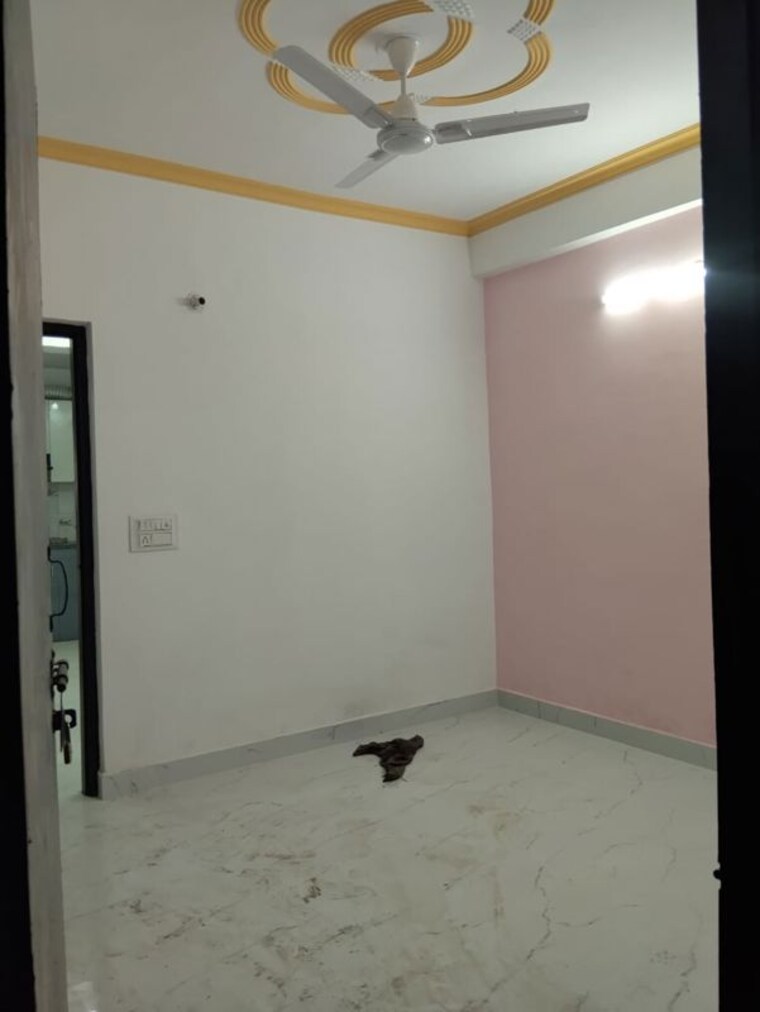 Room, sector 73 2 Bedroom 970 Sq.Ft. Builder Floor In Sector 73 Noida 9853944