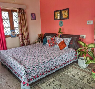 Room in  Pg at Vineet Khand – for Rent