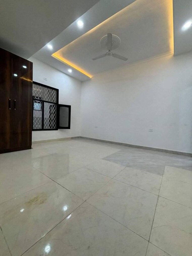 Room, saket 3 Bedroom 1450 Sq.Ft. Apartment In Saket Delhi 9853951