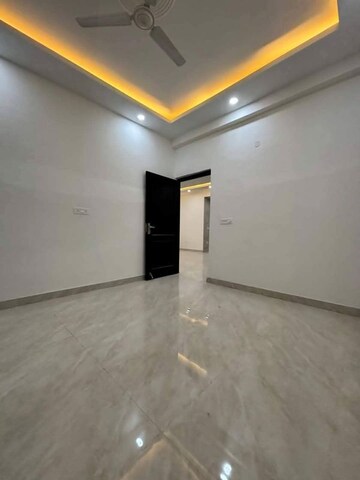 Room in 3 BHK Apartment at Saket – for Rent