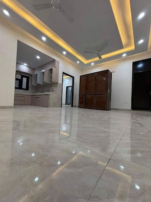 Parking in 3 BHK Apartment at Saket – for Rent