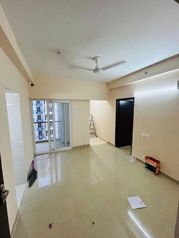 Room in 1 BHK Apartment at Amrapali Dream Valley, Tech Zone 4 Greater Noida – for Rent