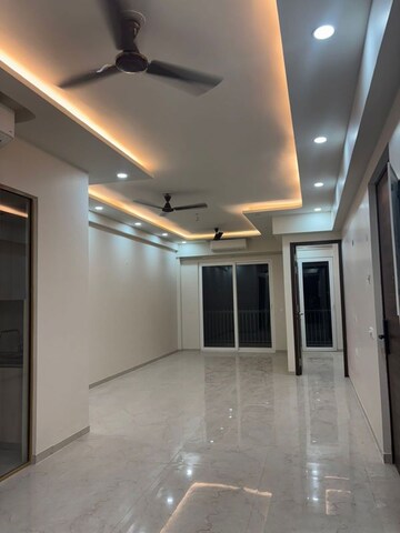 Building Lobby in 3 BHK Apartment at Smart World Orchard, Sector 61 – for Rent