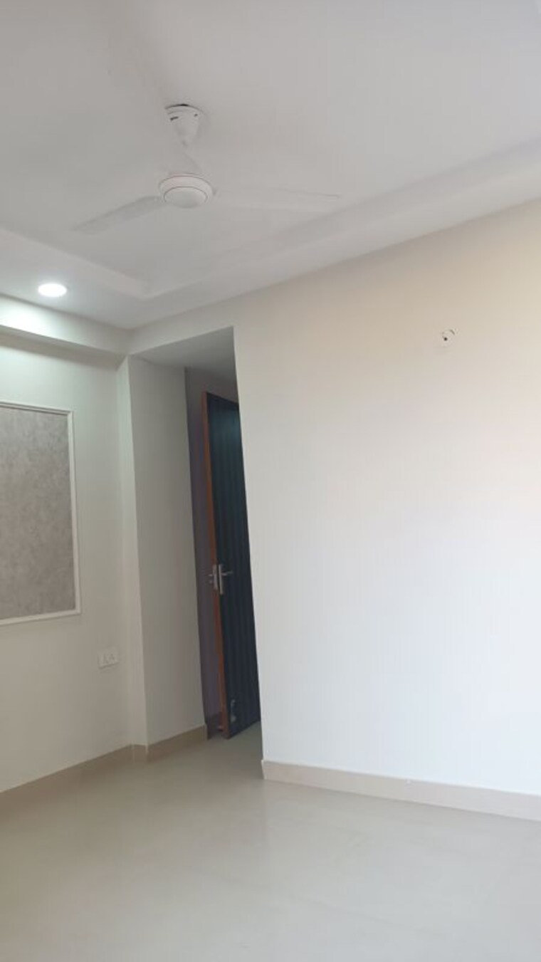 Room, palm-residency-chhatarpur 3.5 Bedroom 110 Sq.Yd. Builder Floor In Chattarpur Delhi 9853981