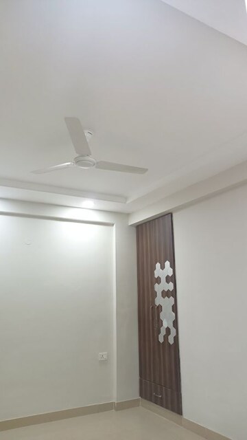 Room in 3.5 BHK Builder Floor at Palm Residency Chhatarpur, Chattarpur – for Rent