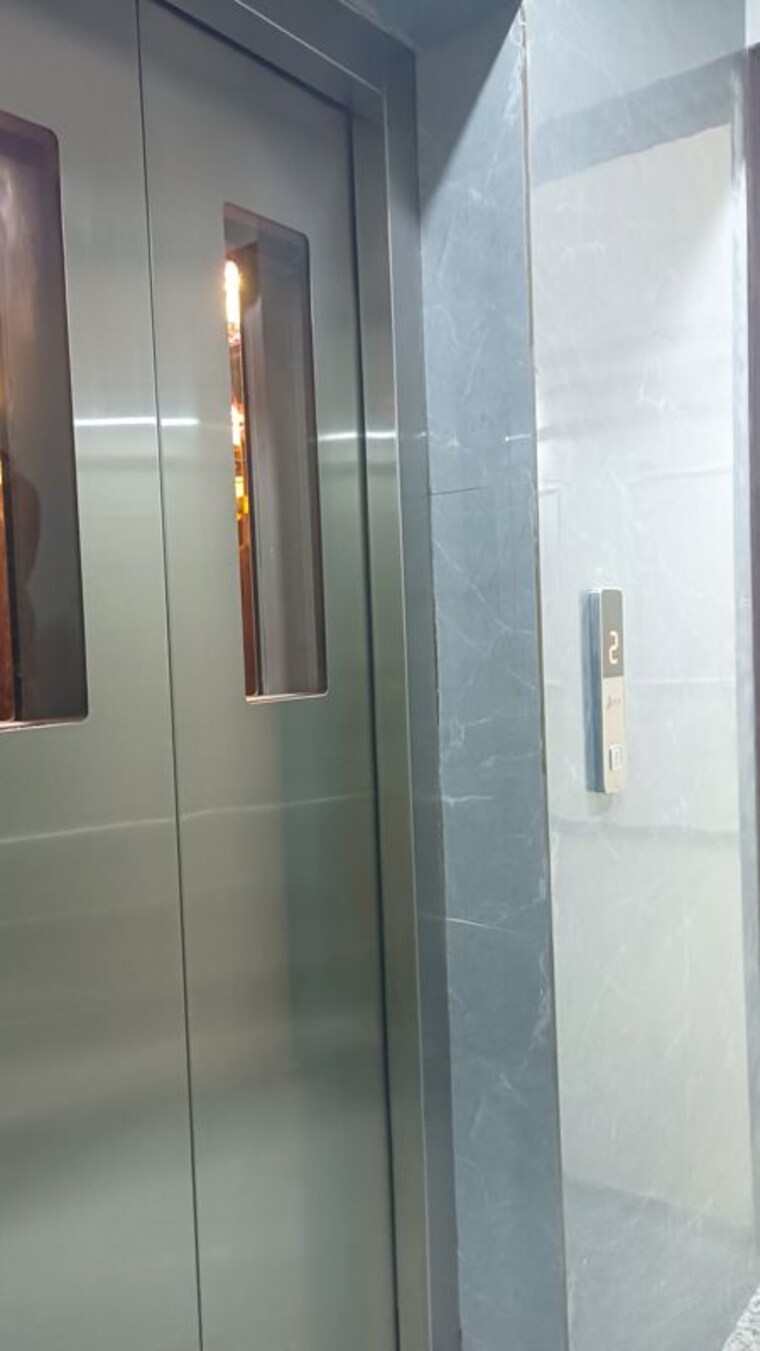 Bathroom, palm-residency-chhatarpur 3.5 Bedroom 110 Sq.Yd. Builder Floor In Chattarpur Delhi 9853981