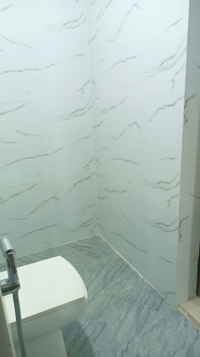 Bathroom, palm-residency-chhatarpur 3.5 Bedroom 110 Sq.Yd. Builder Floor In Chattarpur Delhi 9853981