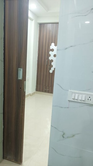 Building Lobby in 3.5 BHK Builder Floor at Palm Residency Chhatarpur, Chattarpur – for Rent