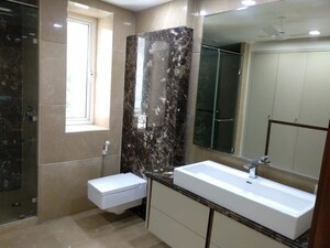 Team Area in 3 BHK Builder Floor at Defence Colony – for Sale