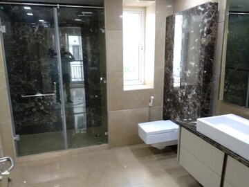 Parking in 3 BHK Builder Floor at Defence Colony – for Sale