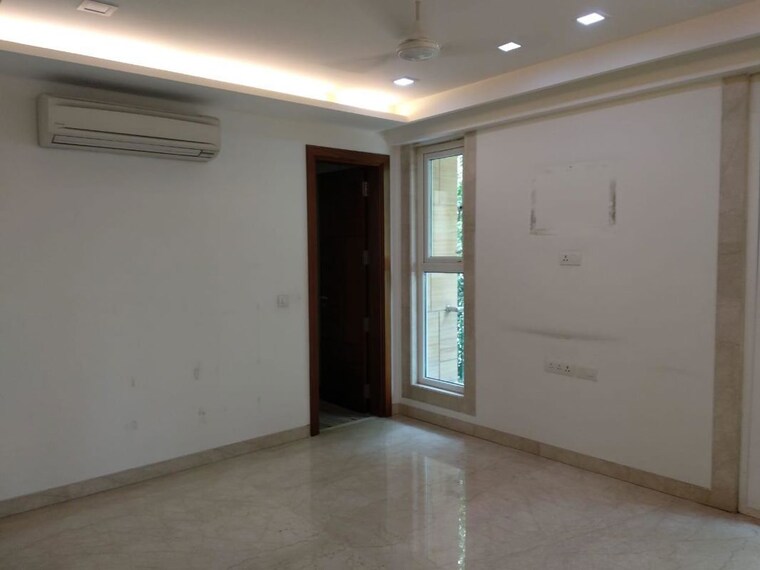 Room, defence colony 3 Bedroom 2900 Sq.Ft. Builder Floor In Defence Colony Delhi 9853992