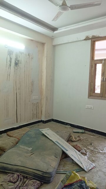 Room in 2.5 BHK Builder Floor at Chattarpur – for Rent